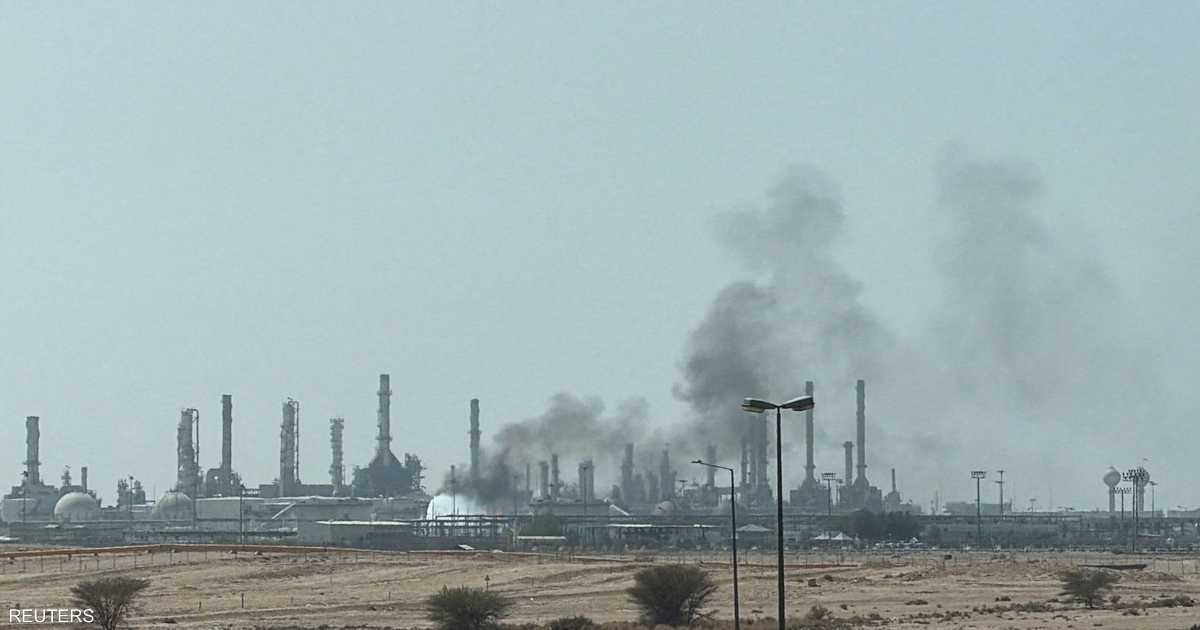 الحوثيون يعلنون استهداف منشأة أرامكو في الرياض بالصواريخ البالستية والمسيّرات
