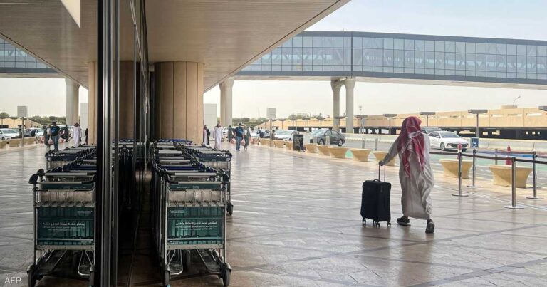 هيئة الطيران المدني السعودية تمدد تعليق العمليات في مطار الملك خالد بالرياض بعد الهجمات