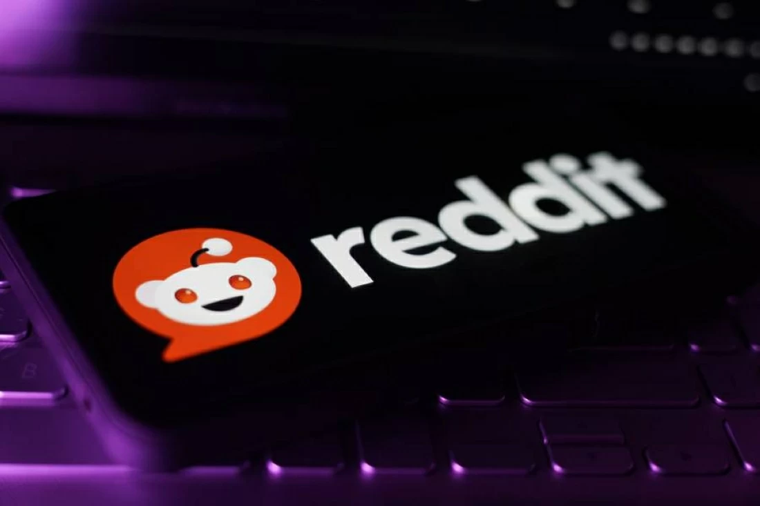 تراجع أسهم Reddit بأكثر من 17% بعد توقعات إيرادات دون المتوقع للربع الرابع