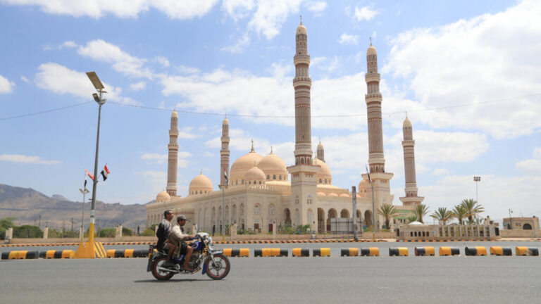 القوات الحكومية اليمنية تطلق هجومًا استراتيجيًا على الحوثيين في صنعاء في معركة كسر العظام
