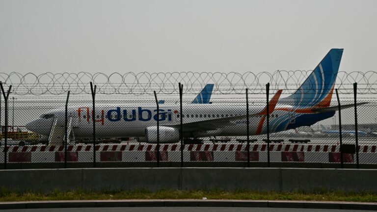 اتصال هاتفي بين وزير خارجية الإمارات ونظيره الإسرائيلي لمناقشة تعزيز العلاقات بعد حادثة فلاي دبي