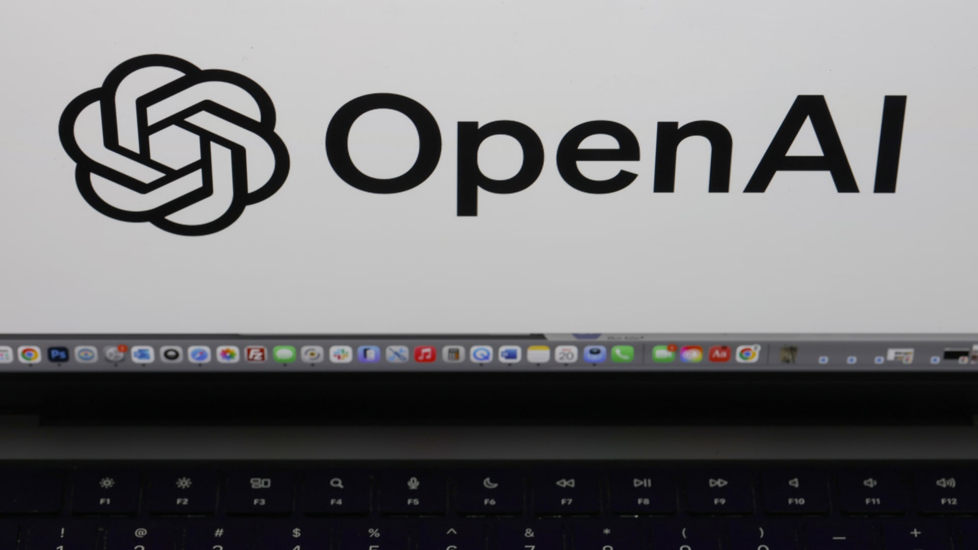 أمريكا تعتقل مهندسًا يحمل الجنسية السعودية في OpenAI بتهمة إخفاء جهاز تسجيل متطور داخل الشركة