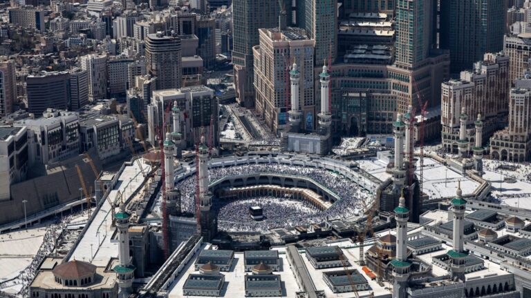 عبد الرحمن السديس يدين استهداف الحوثي المتكرر لمكة والمدينة ويشدد على إجرامهم