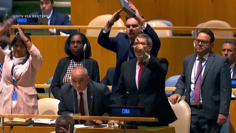 سجال ناري بين ممثلي أمريكا وكوبا في الأمم المتحدة يتسبب بتعليق الاجتماع
