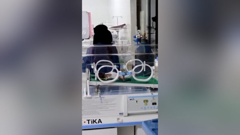 في اليمن.. نساء يواجهن خطر الموت أثناء الولادة بسبب انقطاع الرعاية الطبية