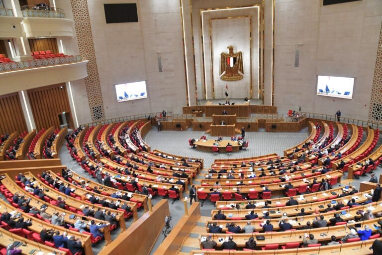 تباين مواقف الأحزاب المصرية حول تفويض السيسي لدعم السعودية وسط تأييد وتحفظات