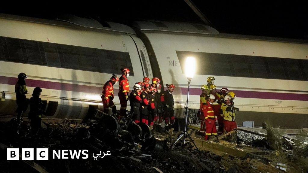 تصادم قطاران فائقا السرعة في إسبانيا يؤدي إلى كارثة وجرح العشرات