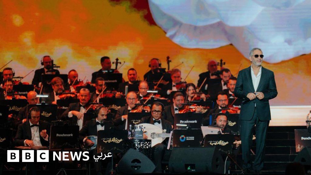 فضل شاكر يعود إلى المسرح السعودي بعد 14 عاماً من الغياب ويثير تفاعلات واسعة