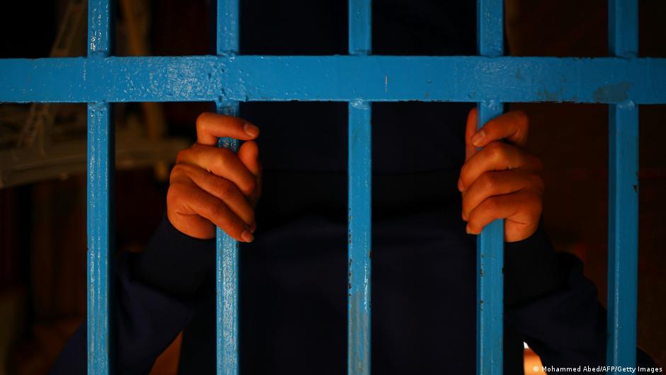 توقيف فريق منصة “متصدقش” وتحميلهم اتهامات بـ”الإخوان” يثير جدلاً حول حرية الصحافة في مصر