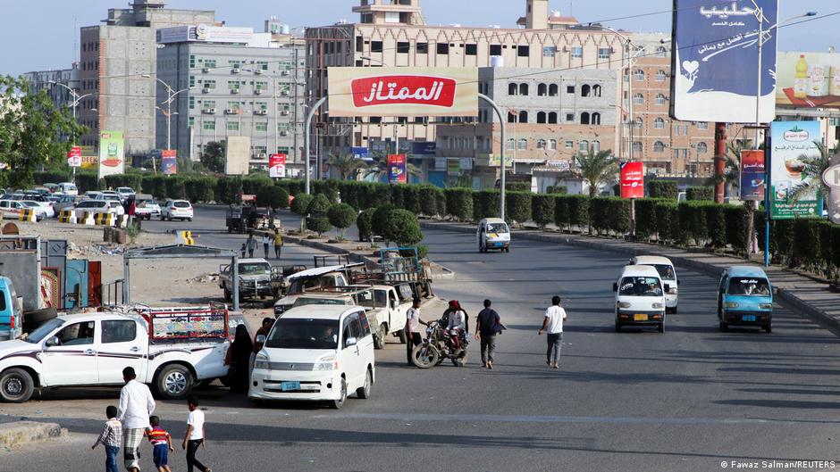 الهجوم الصاروخي الحوثي على قصر الرئاسة المؤقت في عدن وسقوط قتلى وجرحى وسط تزايد التوترات الإقليمية