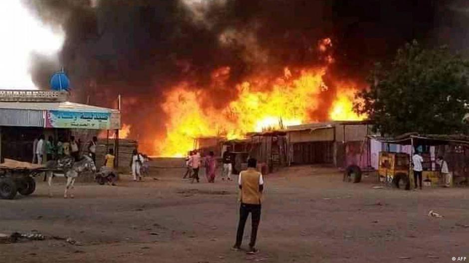 مقتل أكثر من مئة مدني في غارة جوية للجيش السوداني على سوق في نيالا بجنوب دارفور