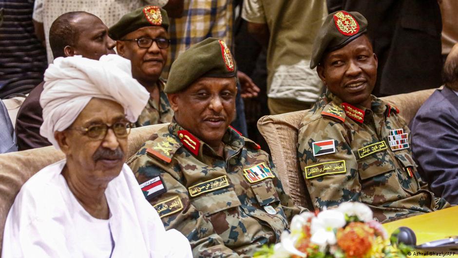 محكمة أبوظبي تحكم بالسجن المؤبد على مسؤولين سودانيين بقضية تسليح الجيش