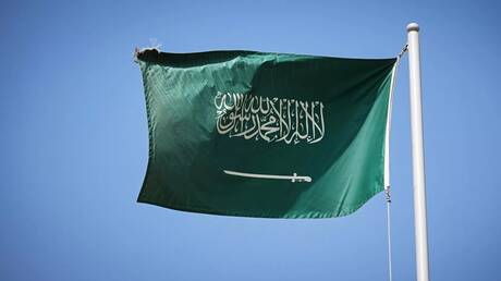 تضارب الأنباء حول توقف ضخ النفط في خط أنابيب شرق-غرب السعودي عقب هجوم على محطة ضخ بخريص