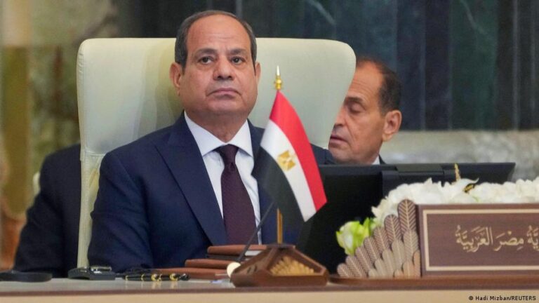 الرئيس عبد الفتاح السيسي يؤكد الالتزام بالدستور ويستبعد البقاء في السلطة بعد 2030