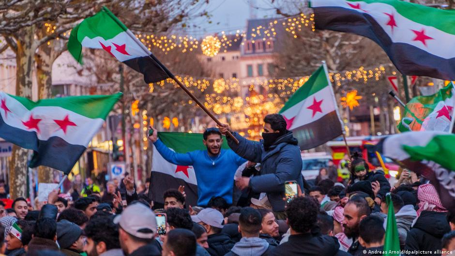 تقرير ألماني عن إلغاء لجوء السوريين المتلقين مساعدات اجتماعية وإمكانية تحويل تصاريح الإقامة للعمل
