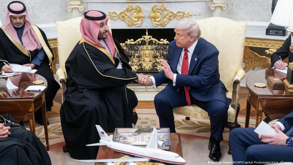 The article examines possible American support for Saudi Arabia against Houthi attacks, as Trump considers direct military intervention amid Houthi threats and regional escalation, and Saudi Arabia seeks sustainable political and military solutions.