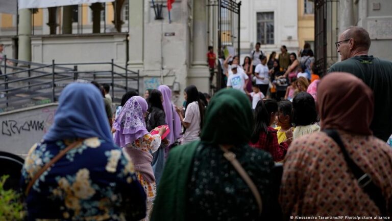 إيطاليا تعتمد إجراءات جديدة بحظر النقاب وتقنين نسبة الطلاب الأجانب ضعيفي اللغة الإيطالية