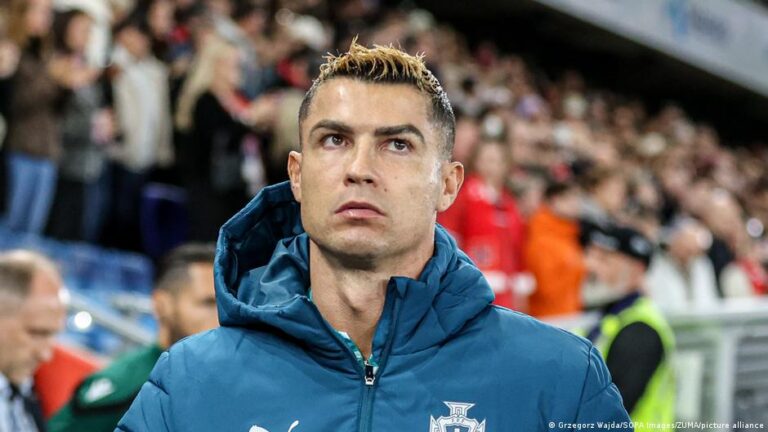 رونالدو يعتذر عن مغادرته معسكر البرتغال ويصعّد خلافه مع المدرب جيسوس