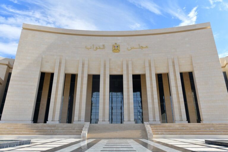 تأجيل البرلمان المصري تفويض السيسي لدعم السعودية بين الدبلوماسية والاستعداد العسكري