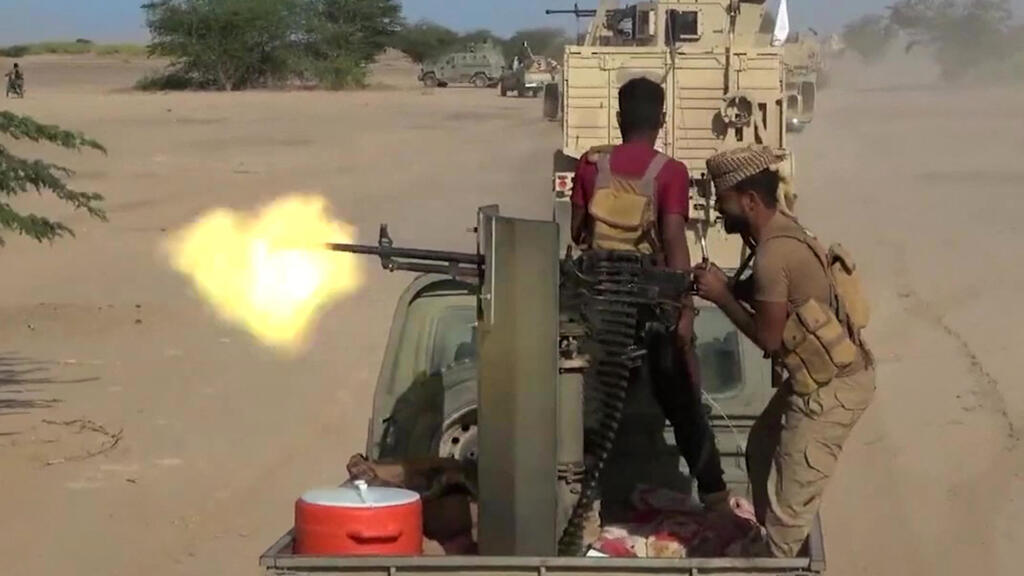 هجمات حوثية على مطارات سعودية وأسفرت عن قتلى ونزوح واسع في اليمن