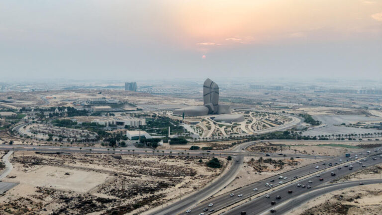 هجمات حوثية على السعودية وتأجيل البرلمان المصري تصويت دعم الرياض الدفاعي