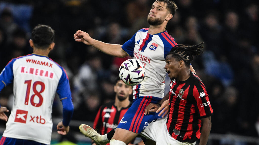 ليون يتصدر الدوري الفرنسي بعد فوزه على نيس وخسارة موناكو أمام لوريان