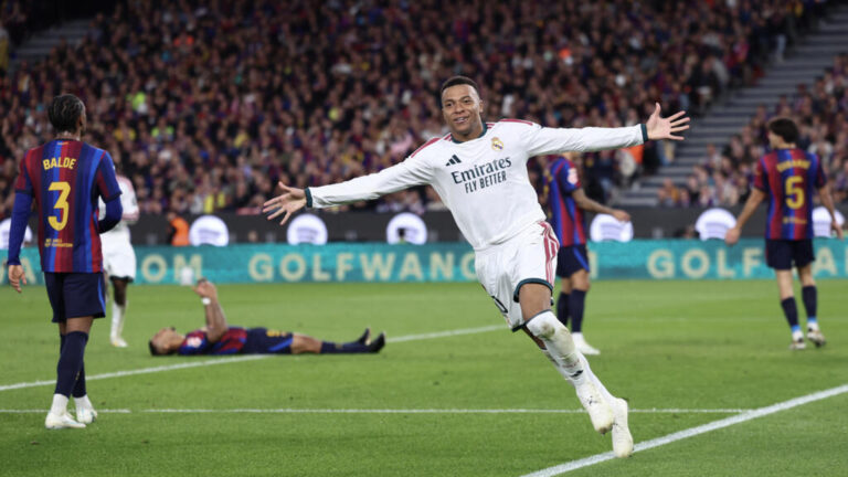 مبابي يقود ريال مدريد لفوز مثير على برشلونة في الكلاسيكو ويقلص الفارق إلى 3 نقاط