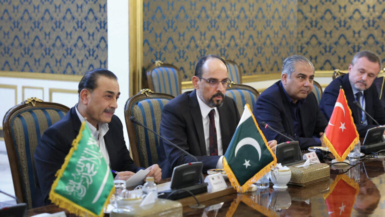 إيران ودول اتفاق مكة تتعهد بمواصلة المحادثات وسط تصاعد التوترات العسكرية بالمنطقة
