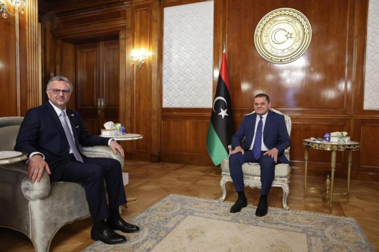 اعتذار ترمب الضمني يهدئ الأزمة في ليبيا وسط تساؤلات حول مبادرة بولس الأمريكية