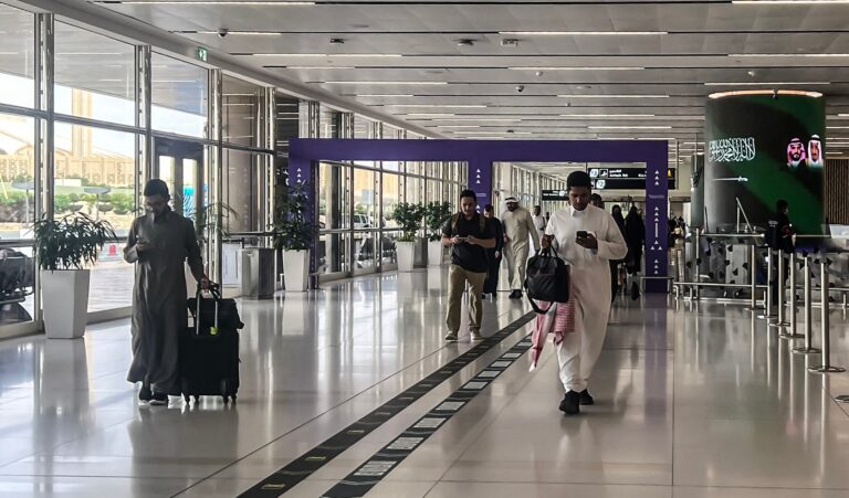 تحديث: هجوم جديد يستهدف مطار الملك خالد الدولي بالرياض وإلغاء المزيد من رحلات الطيران