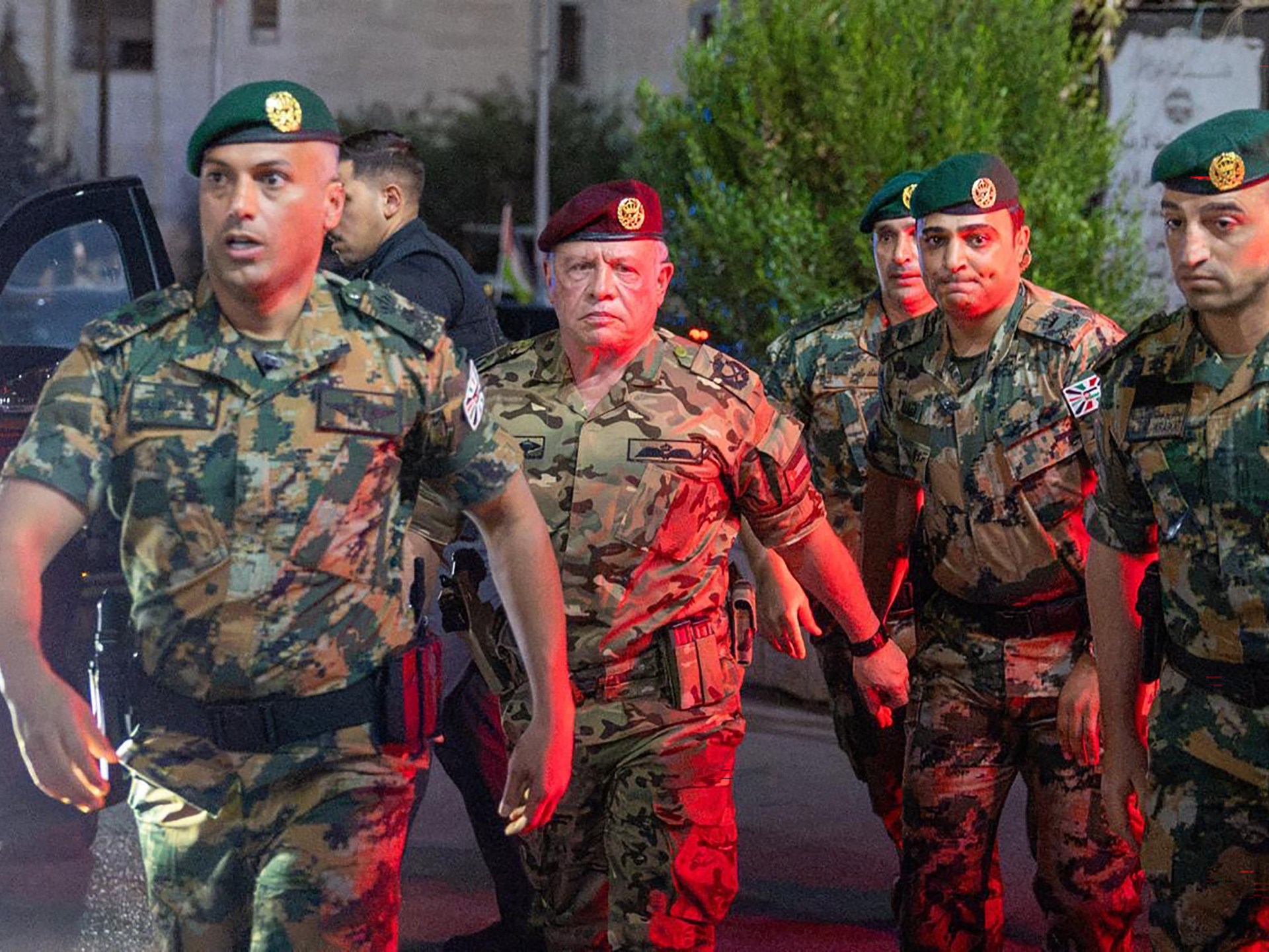زيارة ملك الأردن للكرك بزي العمليات الخاصة تحمل رسالة حزم في مواجهة الإرهاب