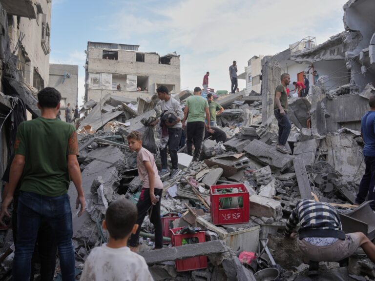 استشهاد 5 فلسطينيين بينهم طفلان في غارات إسرائيلية بمناطق غزة وخان يونس