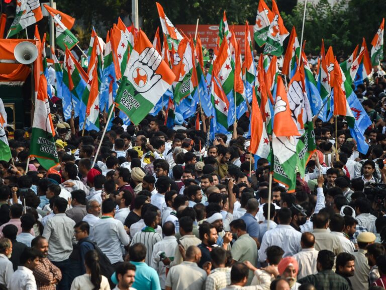The opposition and supporters of the Cockroach Movement intensify their protests in New Delhi against the head of the Election Commission