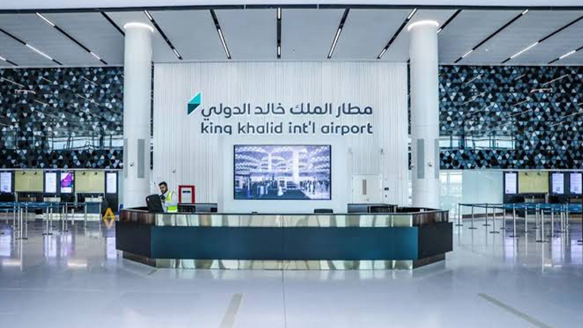 التصعيد الحوثي: استهداف مطار الرياض وسيناريوهات الرد السعودي