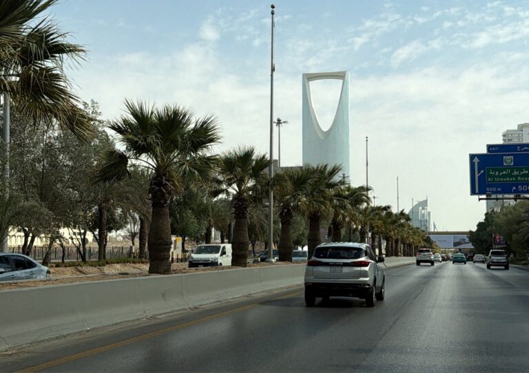 غارات على شركة النفط في صنعاء وتصعيد تهديدات الحوثيين ضد أرامكو