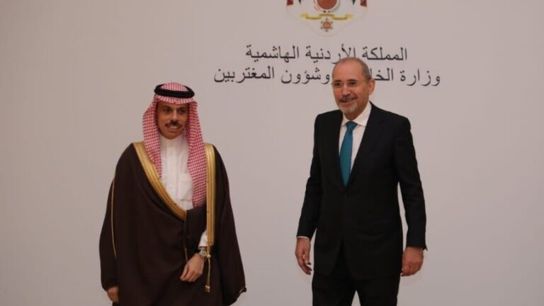 وزير خارجية السعودية يبحث مع الصفدي أوضاع المنطقة ويدين هجوم الكرك الإرهابي
