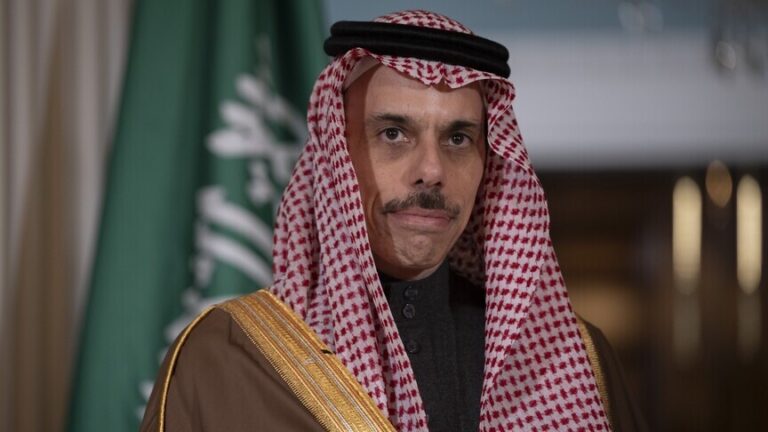 وزيرا خارجية السعودية وإيران يناقشان التصعيد العسكري الأخير في المنطقة