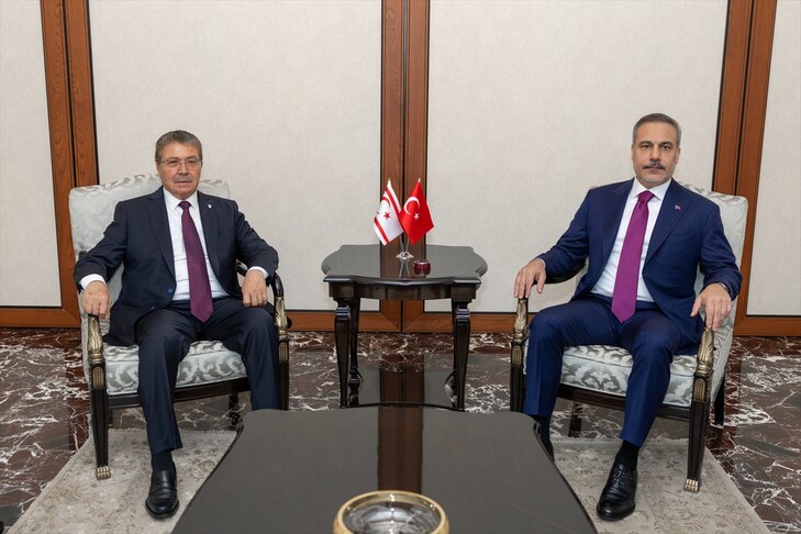 فيدان يلتقي رئيس وزراء قبرص التركية في أنقرة