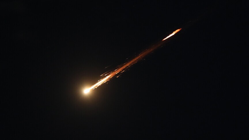 التحالف يعترض صاروخا باليستيا وطائرة مسيرة حوثية في السعودية وسقوط مقذوف قرب مطار الدمام