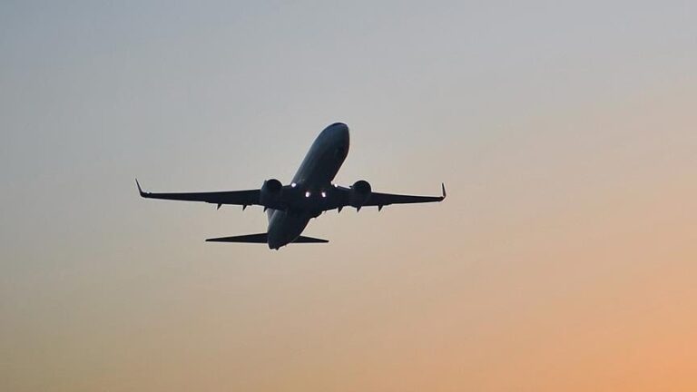 طلبات عبور أجواء ليبيا ترتفع 30 ضعفًا بعد إلغاء التحذيرات الأمنية