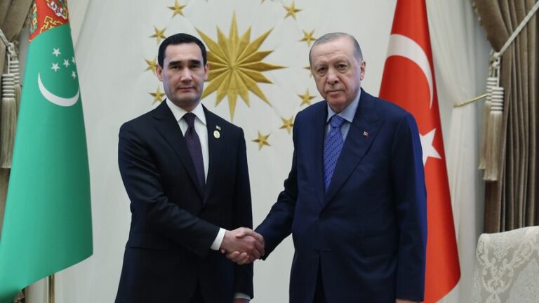 أردوغان ونظيره التركمانستاني يبحثان تعزيز العلاقات الثنائية وقضايا إقليمية