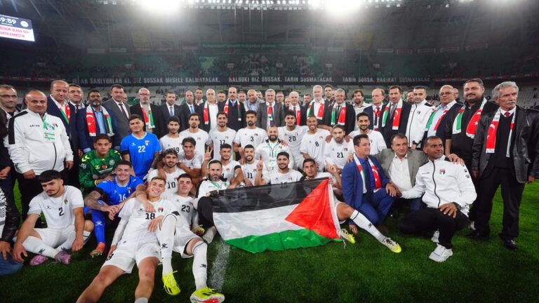 تركيا تؤكد دعمها الثابت لفلسطين خلال مباراة توموسان قونيا سبور والمنتخب الفلسطيني