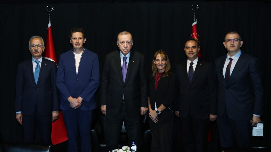 الرئيس أردوغان يستقبل مسؤولين رفيعين من شركة سبيس إكس الأمريكية