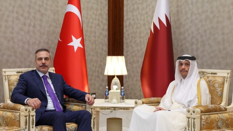 فيدان ورئيس الوزراء القطري يبحثان الوضع الأمني في الخليج ومسارات التفاوض