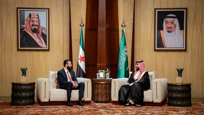 الشرع ومحمد بن سلمان يبحثان تعزيز العلاقات الثنائية ومستجدات المنطقة