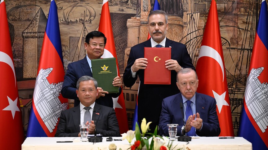 تركيا وكمبوديا توقعان اتفاقية إطار للتعاون العسكري لتعزيز العلاقات الدفاعية