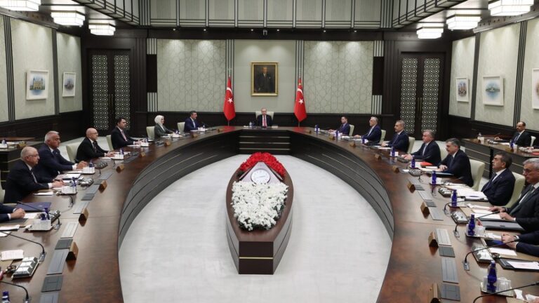 أردوغان يدين هجمات الحوثيين على مطار الرياض ويؤكد دعم تركيا للمملكة