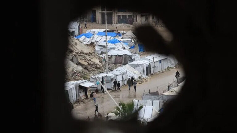 غزة.. مقتل فلسطيني وإصابة 9 بينهم أم وطفلاها بهجمات إسرائيلية متواصلة