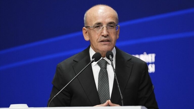 شيمشك: تركيا تواصل مكافحة التضخم وتضاعف الإنفاق الدفاعي في موازنة 2027