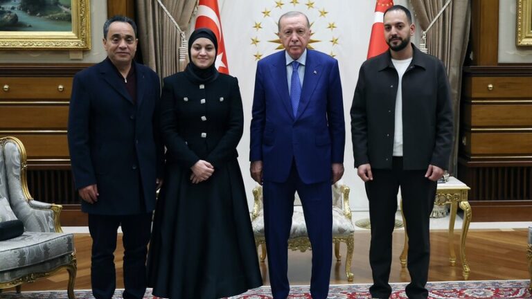 الرئيس أردوغان يستقبل أسرة الطفلة الفلسطينية هند رجب التي قتلت في غزة